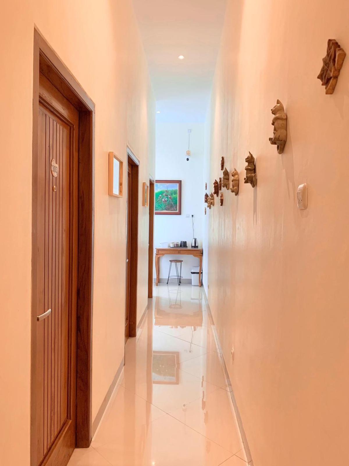 The Cabin Hotel Ambasador Yogyakarta Exterior photo